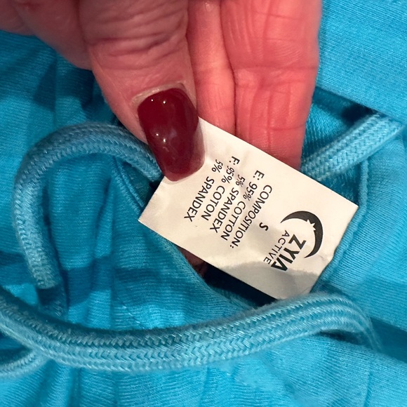 ZYIA CROPPED HOODIE - Picture 1 of 2